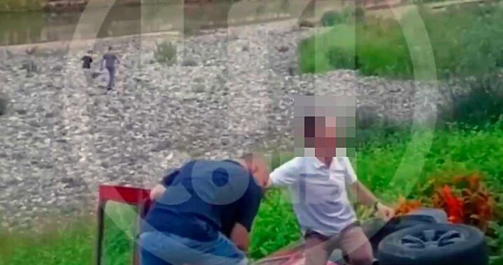Автомобиль протаранил набережную и упал в реку в Сочи