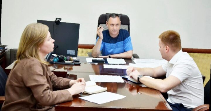 «Борьба с вредителями в Сочи: Виктор Тепляков обсудил актуальные меры»