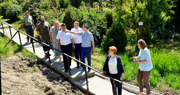 «Виктор Тепляков помогает ликвидировать оползень в Эколого-биологическом центре»