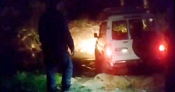 Четыре женщины заблудились в лесу недалеко от Агурского ущелья и позвонили в службу спасения. Они отправлялись из одного села в другое, но потеряли дорогу, и спасатели пришли им на помощь. Ночью спасатели нашли женщин по координатам и отвезли их в город на машине. Все закончилось благополучно, никто не пострадал. (Источник: [sochinews.io](ссылка))