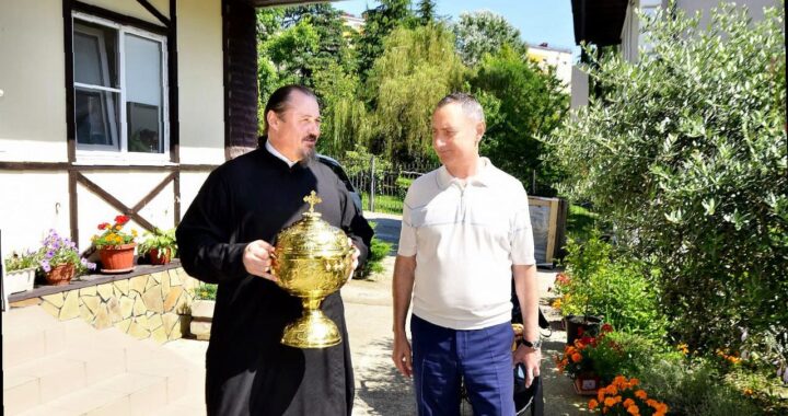 «Визит Виктора Теплякова в строящийся корпус храма на Ареде»