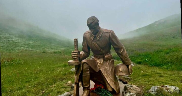 В горах Сочи появился памятник воинам