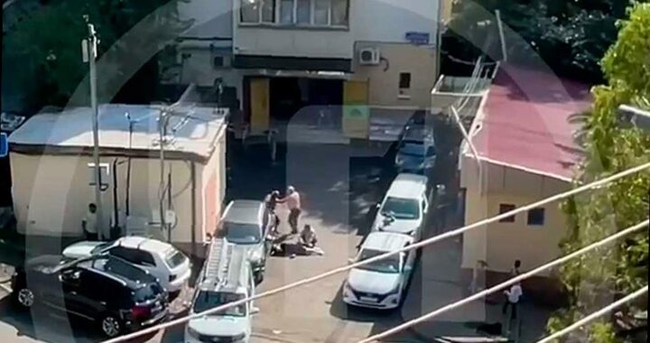 В Сочи произошел инцидент: мужчина в форме ранил другого человека