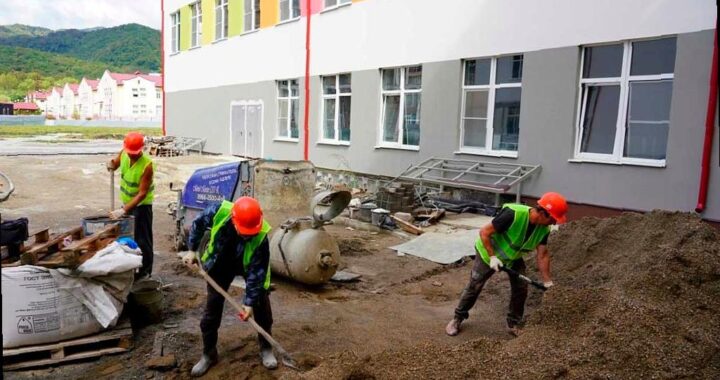 Новая школа в Лазаревском районе Сочи почти готова