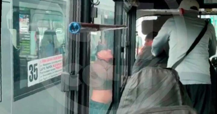 Водители автобусов устроили конфликт у вокзала Сочи