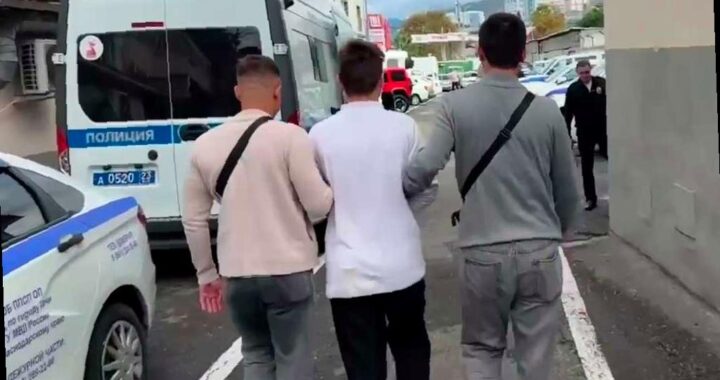 В Сочи приезжий угрожал ножом и отнял сумку у прохожего