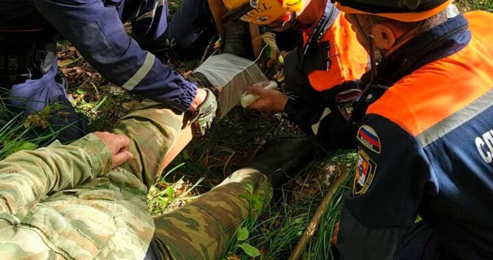 В лесу возле поселка Якорная Щель спасли грибника с переломом ноги