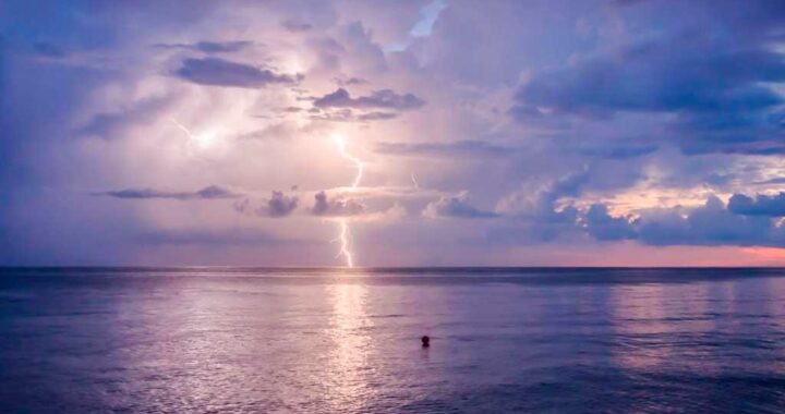 Сильный дождь с грозой ожидается в Сочи в среду