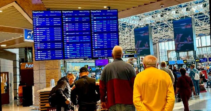 В аэропорту Сочи 10 рейсов направились на запасные аэродромы