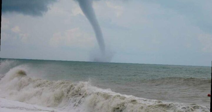 Внимание! В Сочи возможны смерчи