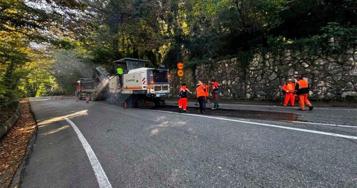 На Новороссийском шоссе в Сочи начались дорожные работы. Более 440 миллионов рублей выделено на ремонт, главным образом из краевого бюджета, как сообщили в администрации города.