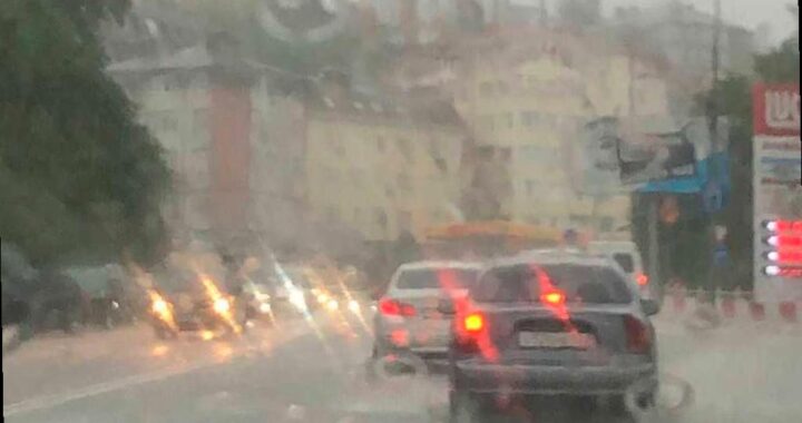 Воскресенье в Сочи: ожидаются ливни с грозой