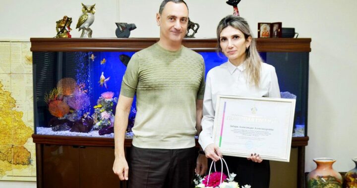 «Почетные грамоты для работников образования вручил Виктор Тепляков»