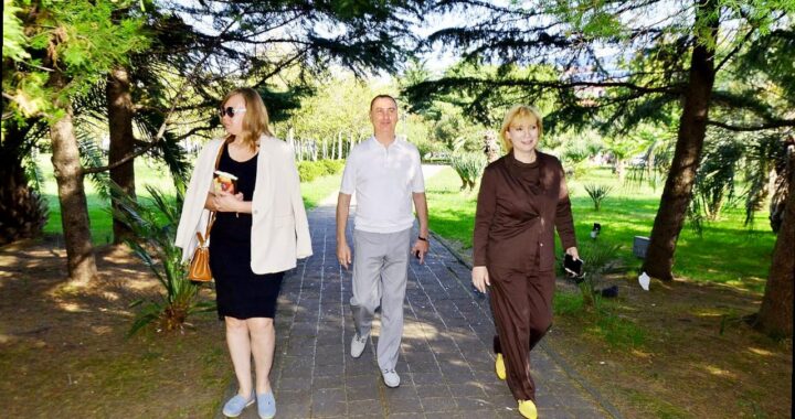 «Депутат Тепляков осмотрел сквер Кооперативный»