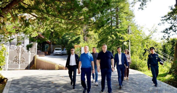 «Виктор Тепляков оценил состояние парка ‘Тропа здоровья’ в Хостинском районе Сочи»