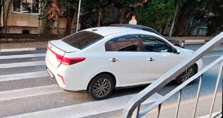 В центре Сочи на пешеходном переходе пострадал ребёнок