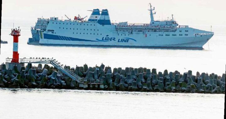 Паром Sea Bridge вернулся в Турцию, не попав в Сочи