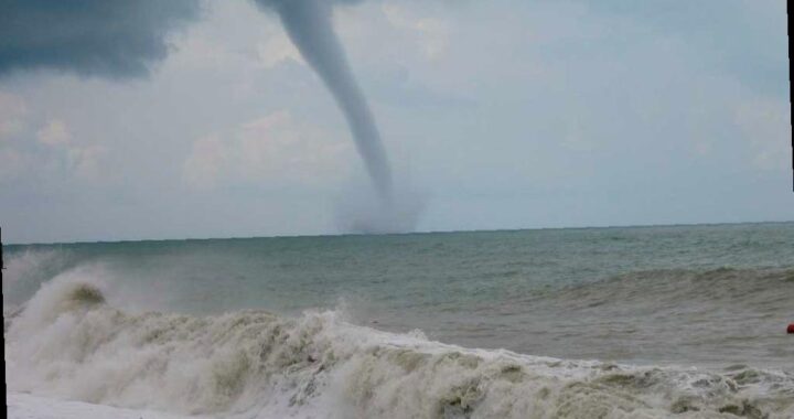 Ливни и смерчи ожидаются в Сочи ночью