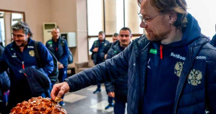 Футболисты России и Перу прибыли в Сочи для матча