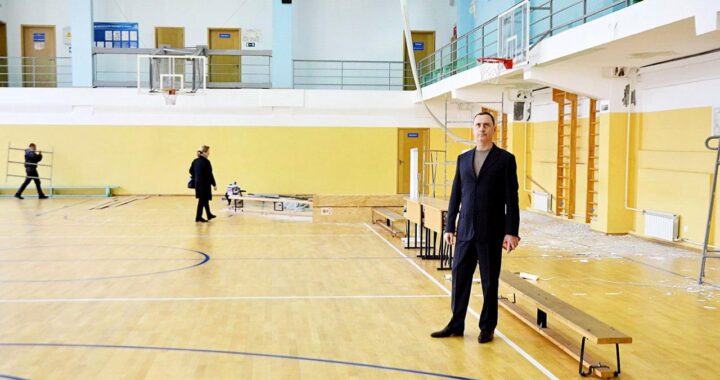 «Виктор Тепляков посетил спортивный комплекс Сочинского госуниверситета»