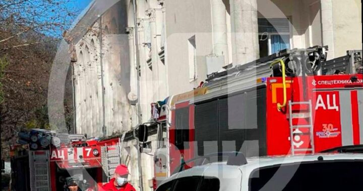 В Сочи спасли двух человек из-за пожара
