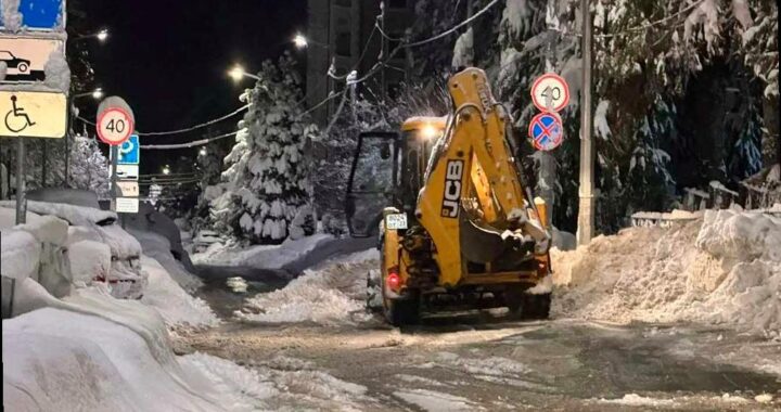 Погода в Сочи: высота снега в Красной Поляне превысила 70 см, улицы чистят почти 200 единиц спецтехники