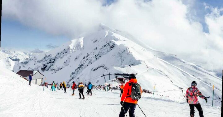 Аномальное тепло привело к переносу начала горнолыжного сезона на курорте «Роза Хутор» в Сочи. Теперь старт запланирован на 29 декабря, как сообщили в пресс-службе.