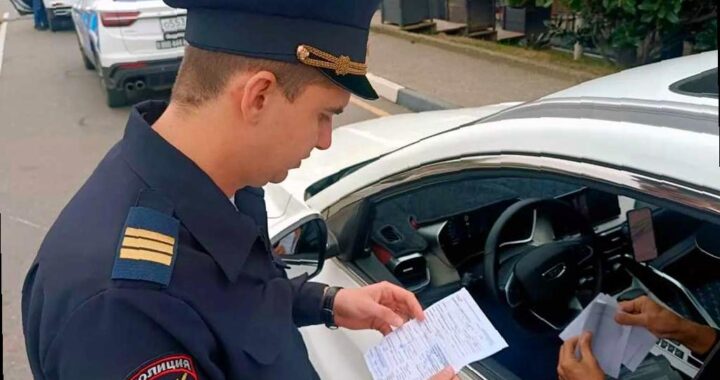 В Сочи борются с нелегальными таксистами