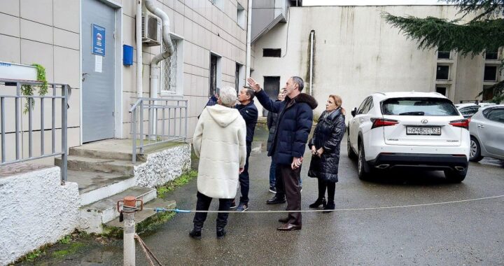 «Виктор Тепляков осмотрел приёмную ‘Единой России’ в Сочи перед ремонтом»