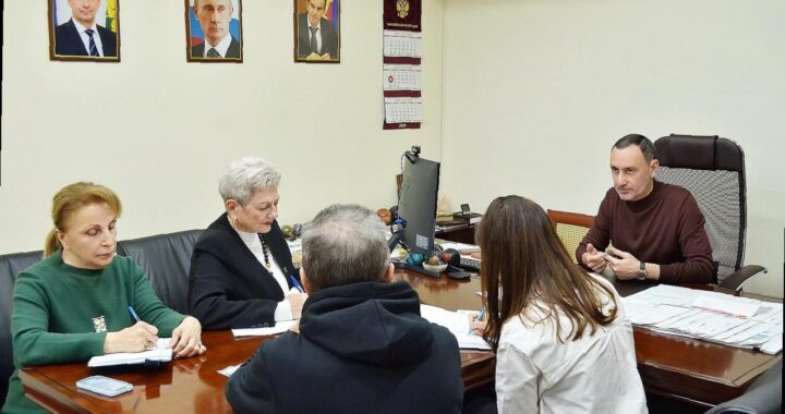 «Виктор Тепляков обсудил важные вопросы на приёмной партии «Единая Россия»