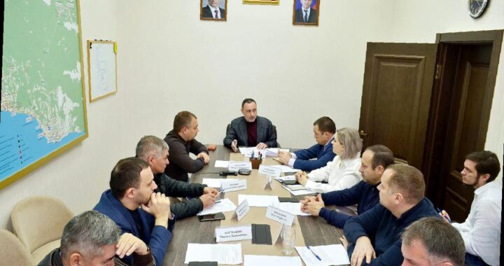 «Виктор Тепляков обсудил проблему парковки у реки Сочи»