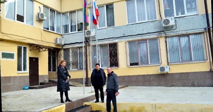 «Виктор Тепляков проверил благоустройство гимназии № 44 в Сочи»