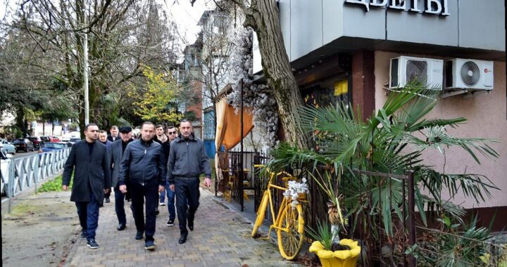 «Виктор Тепляков встретился с жителями в Центральном районе Сочи»