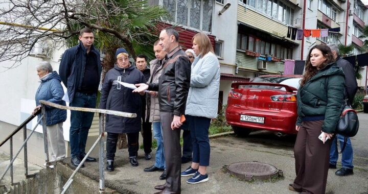 «Виктор Тепляков осмотрел улицу Пасечную в Сочи»