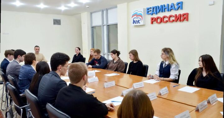 «Виктор Тепляков обсудил проекты с молодежью в Сочи»