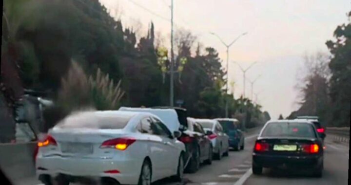 В Адлере произошло столкновение четырех машин