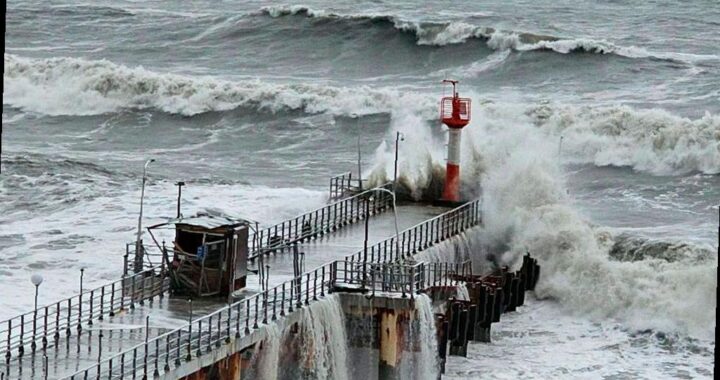 В Сочи ожидается небольшой шторм