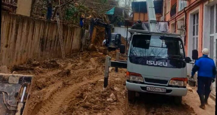 В Адлере произошел повторный оползень на улице Петрозаводской