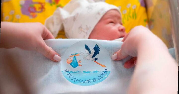 Двое малышей — мальчик и девочка — появились на свет в Сочи с самого начала 2026 года. Рождение произошло в Городском центре охраны материнства и детства, где их мамы и малыши чувствуют себя хорошо и вскоре отправятся домой к родным.