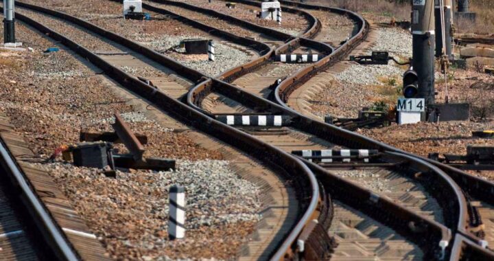 Аномальные снегопады затруднили движение поездов на Кубани