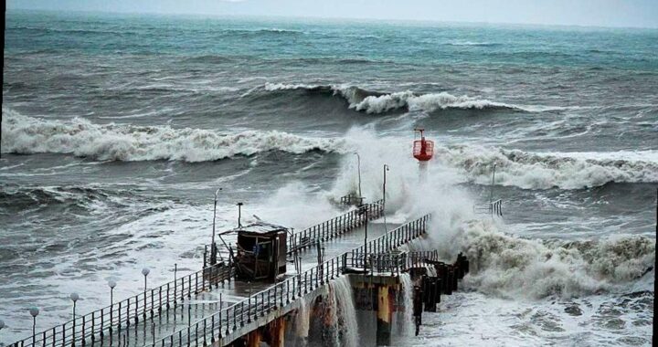 Сочи готовится к сильным дождям, шторму и возможным смерчам