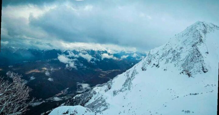 Спасатели искали фрирайдера в горах Сочи, но он оказался спящим в отеле