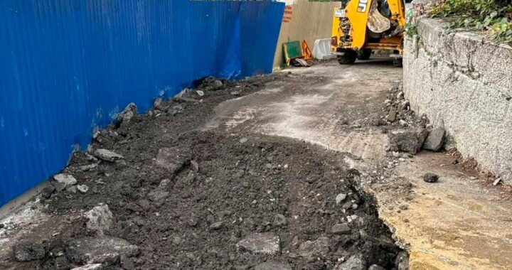 Проблемы возникли при ремонте дороги в Сочи