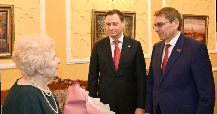 В Сочи поздравили легенду городского образования Веру Шибалову