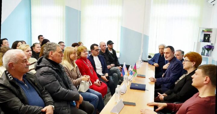 «Виктор Тепляков участвует в обсуждении строительства новой школы в селе Пластунка»